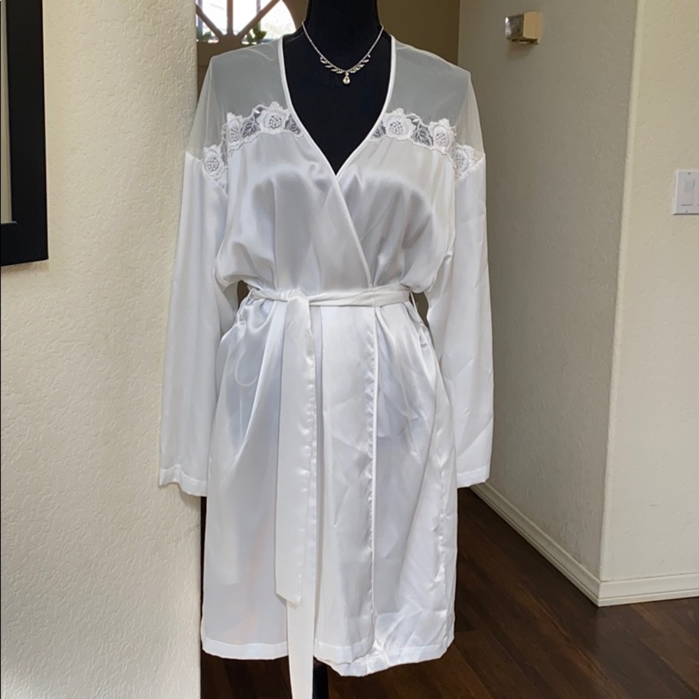 Vintage Oscar De La Renta Bridal Robe